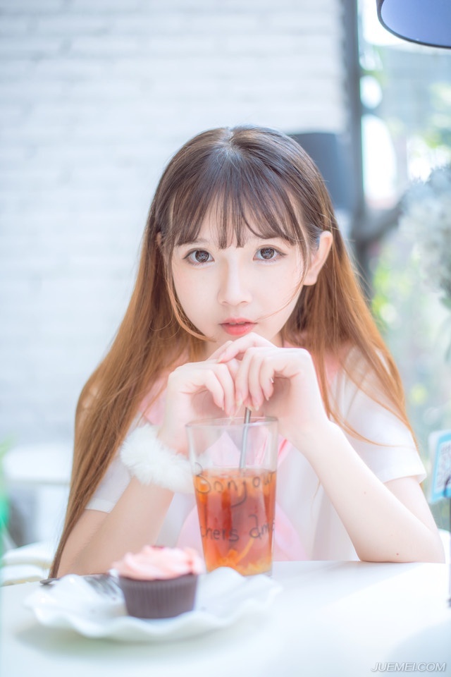 人生只有一次，真爱只有一场，目的只有一个：与心爱的人，走进婚姻的殿堂。别再率性，要真爱，就要敢于低头;别再固执，要真爱，就不要轻言分手;别再抉剔，要真爱，就要包容;要坚守，一直走，就可以白头。爱她吗?那就直到天长地久。